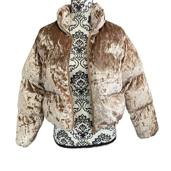 Fabletics Wander Crushed Velour Cropped Puffer Jacket Sz-XSmall - Picture 9 of 9